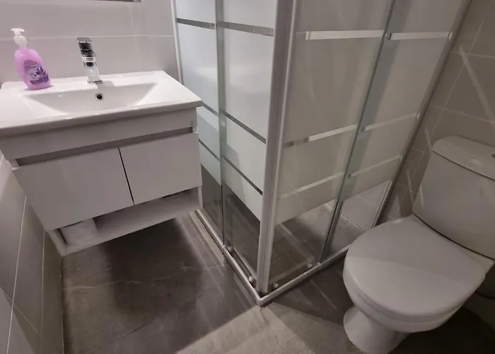 Anemone 107 * Paphos