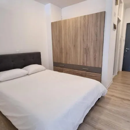 Anemone 107 Apartment